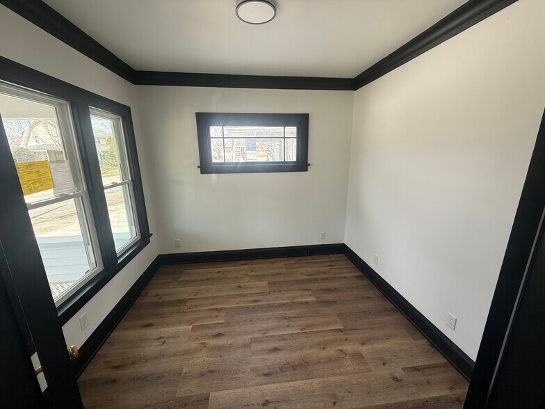 Building Photo - 7317 Sheridan Rd