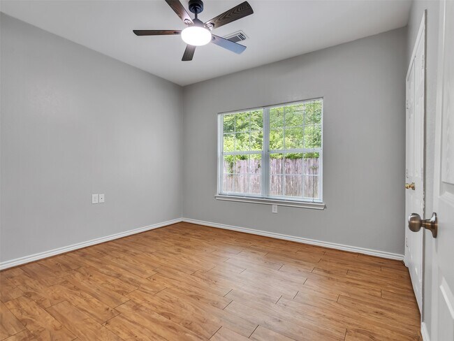 Building Photo - 104 Longstreet Rd