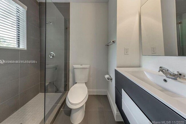 Building Photo - 473 Mendoza Ave