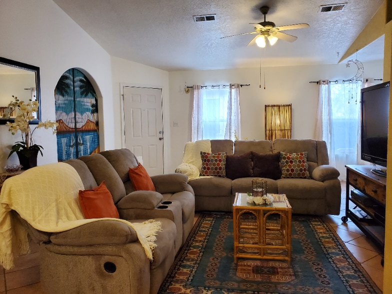 Building Photo - 332 Vista Del Angel SW