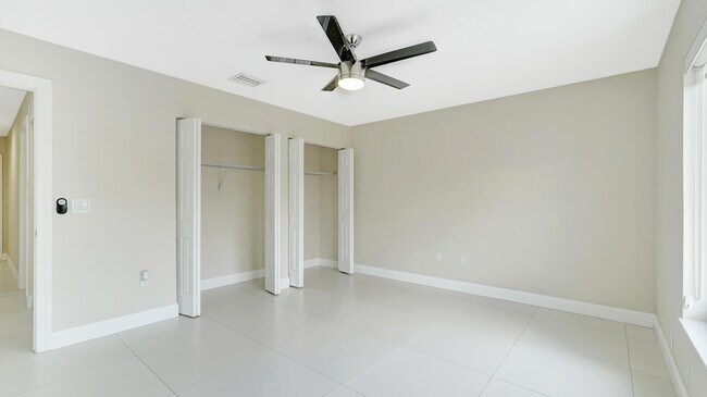 Building Photo - 1412 NE 53rd Ct