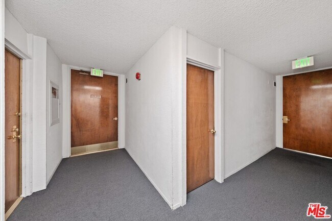Building Photo - 1340 S Beverly Glen Blvd