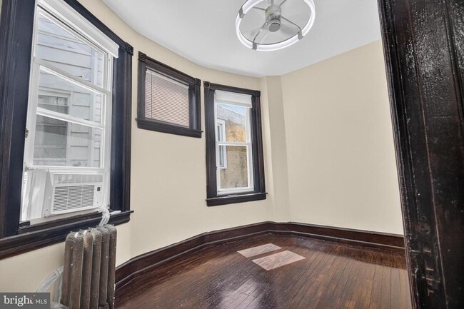 Building Photo - 5452 Catharine St
