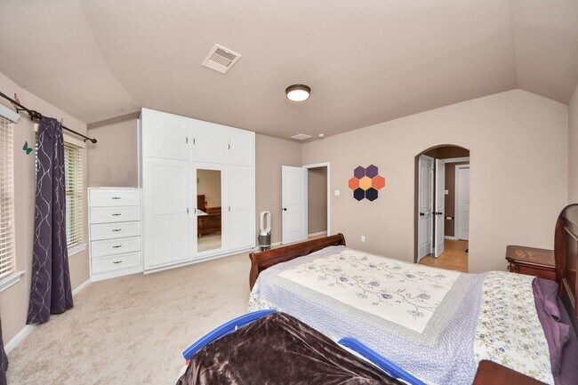 Building Photo - 2895 Ragusa Ln