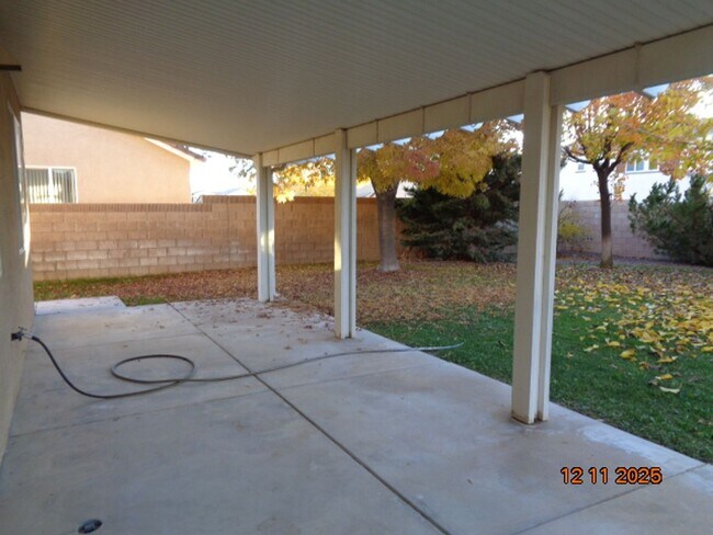 Building Photo - Beautiful 2 Story West Lancaster Home Built in 2003 with 2843 sq. ft.