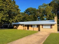 Building Photo - Move-In Ready 3BR Home Available Now!