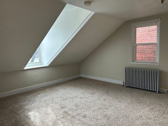 Building Photo - Cozy 2-Bedroom Home with Bonus Rooms in Lancaster - Private Backyard!