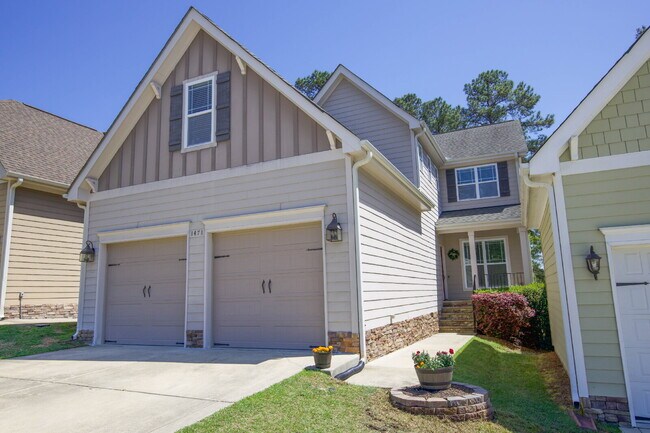 Building Photo - "Spacious 4-Bedroom, 2.5 Bath Gem with Law...