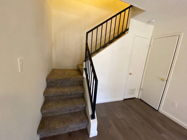 Building Photo - Affordable 2bd condo in Great Location