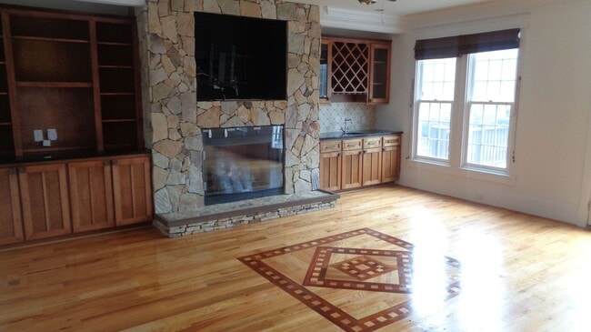 Building Photo - Spacious~Charming~Dilworth! 3800 SF 4 Beds 3.5 Baths