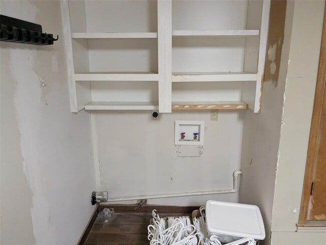 Building Photo - 2502 Charla Cir