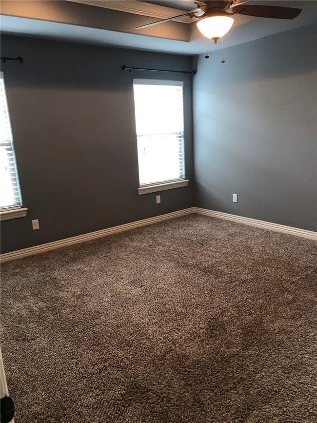 Building Photo - 709 Olivia Ln