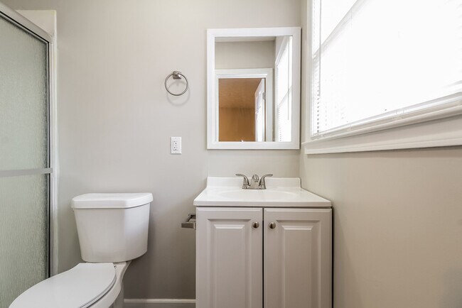 Building Photo - 1202 Green Fern Dr