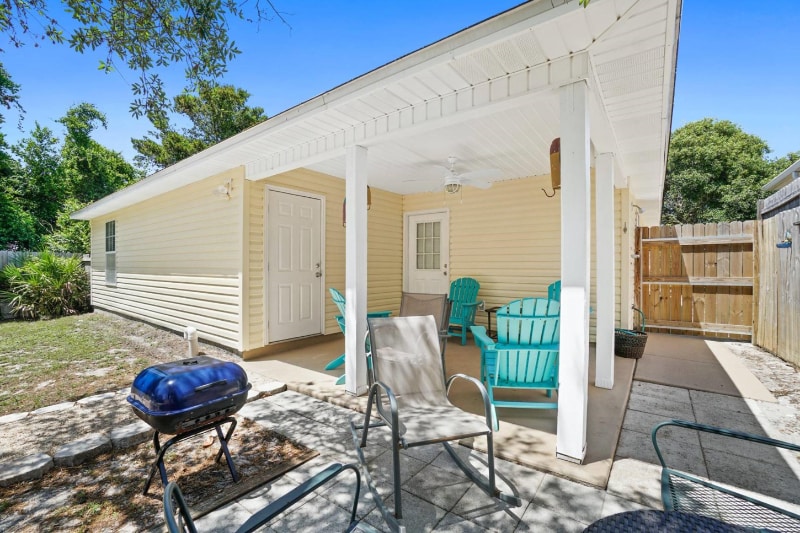 Building Photo - 22609 Sunset Ave