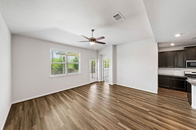 Building Photo - Greenbelt, Second En Suite, Media and Game...