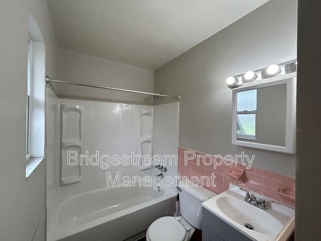 Building Photo - 1431 Huffman Ave