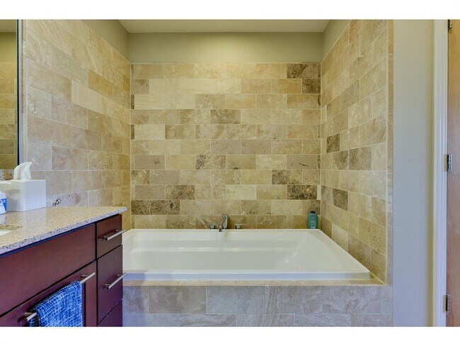 Building Photo - 1600 Barton Springs Rd