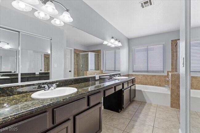 Building Photo - 9300 Valencia Canyon Dr