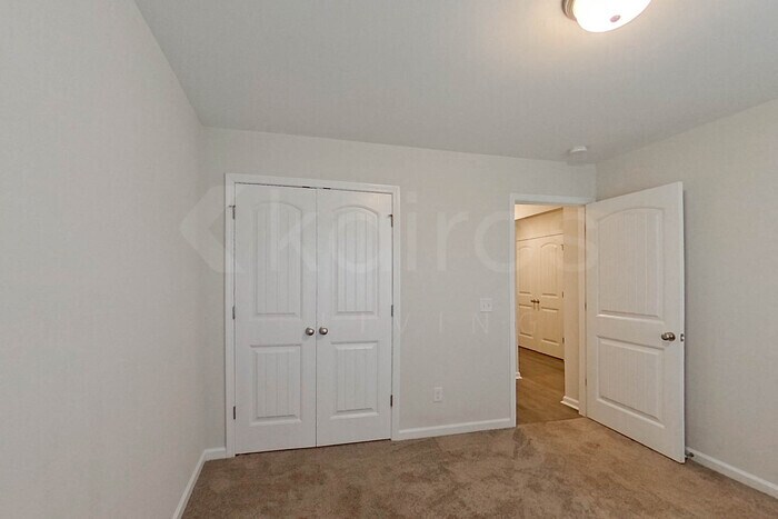 Building Photo - 104 Lord Effingham Wy