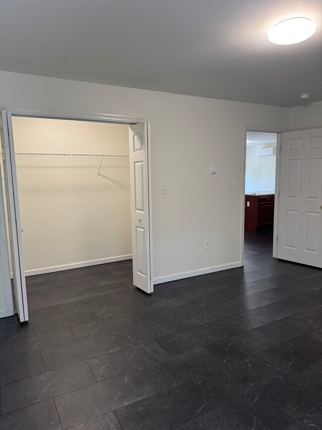 Building Photo - 120 Chambers Aly