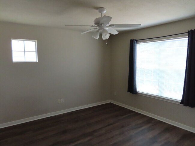 Building Photo - 4107 McFarland Dr