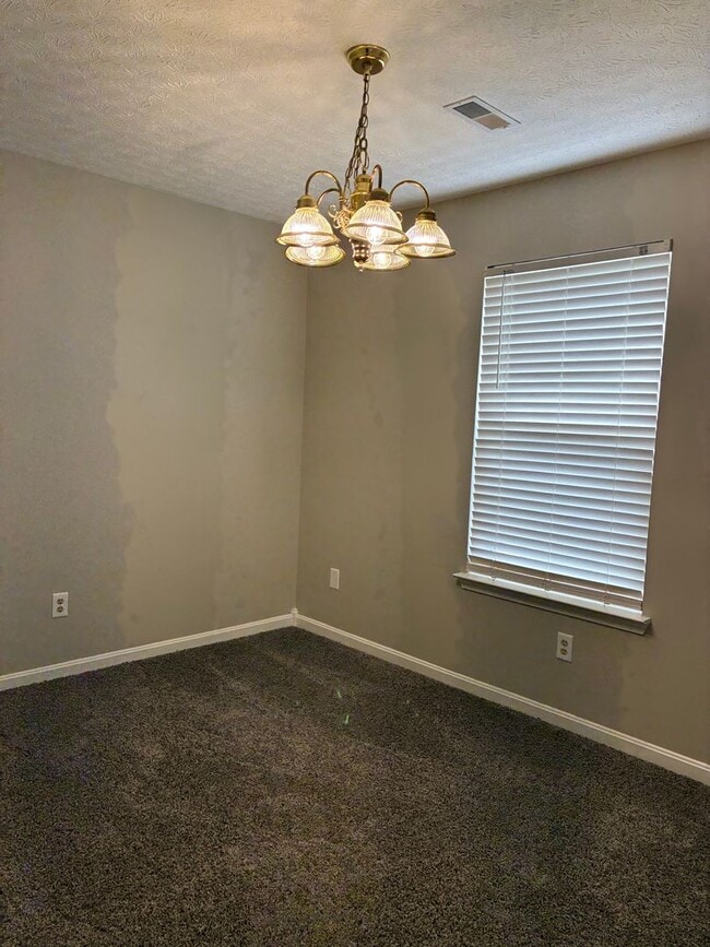 Building Photo - **NEW PRICE**   **New Paint**   **New Carpet**  Ready for YOU!!