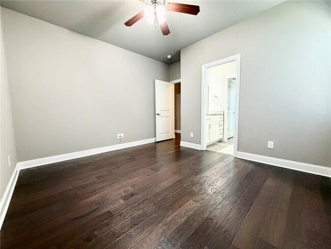 Building Photo - 1309 W Gum St