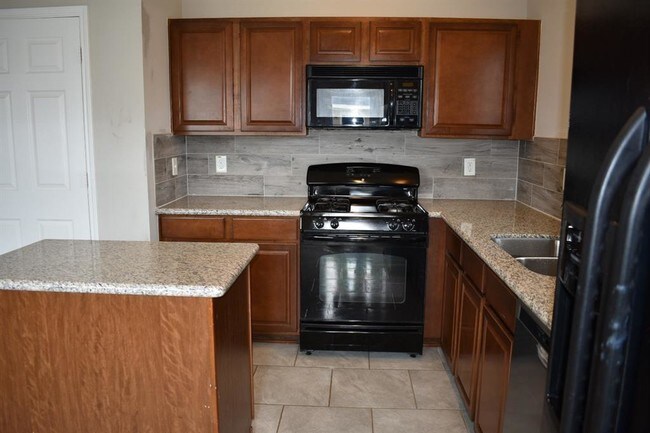 Building Photo - 1615 Royal Chase Dr