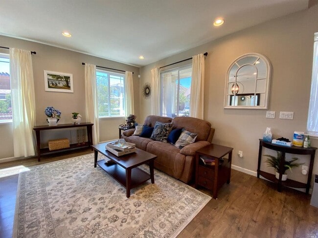 Building Photo - Living in Luxury in a Peaceful Setting