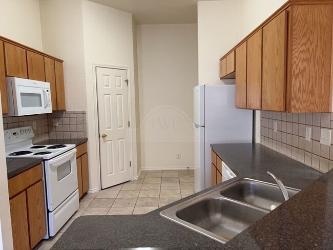 Building Photo - 4303 Elms Run Cir