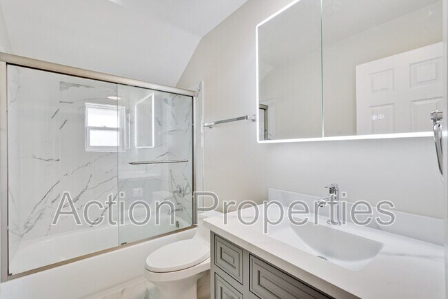 Building Photo - 3806 Century Dr