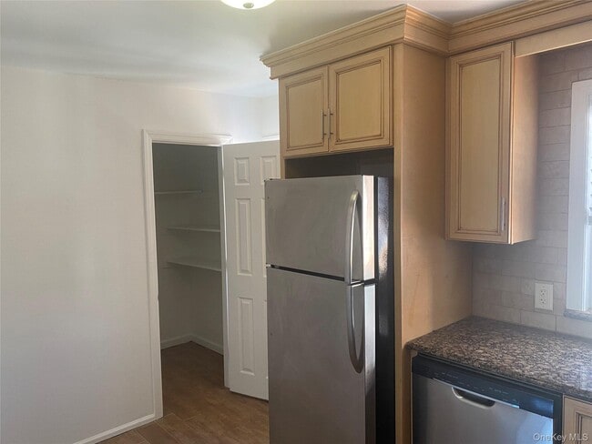 Building Photo - 520 Dawson Ln