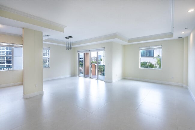 Building Photo - 3236 NE 5th St