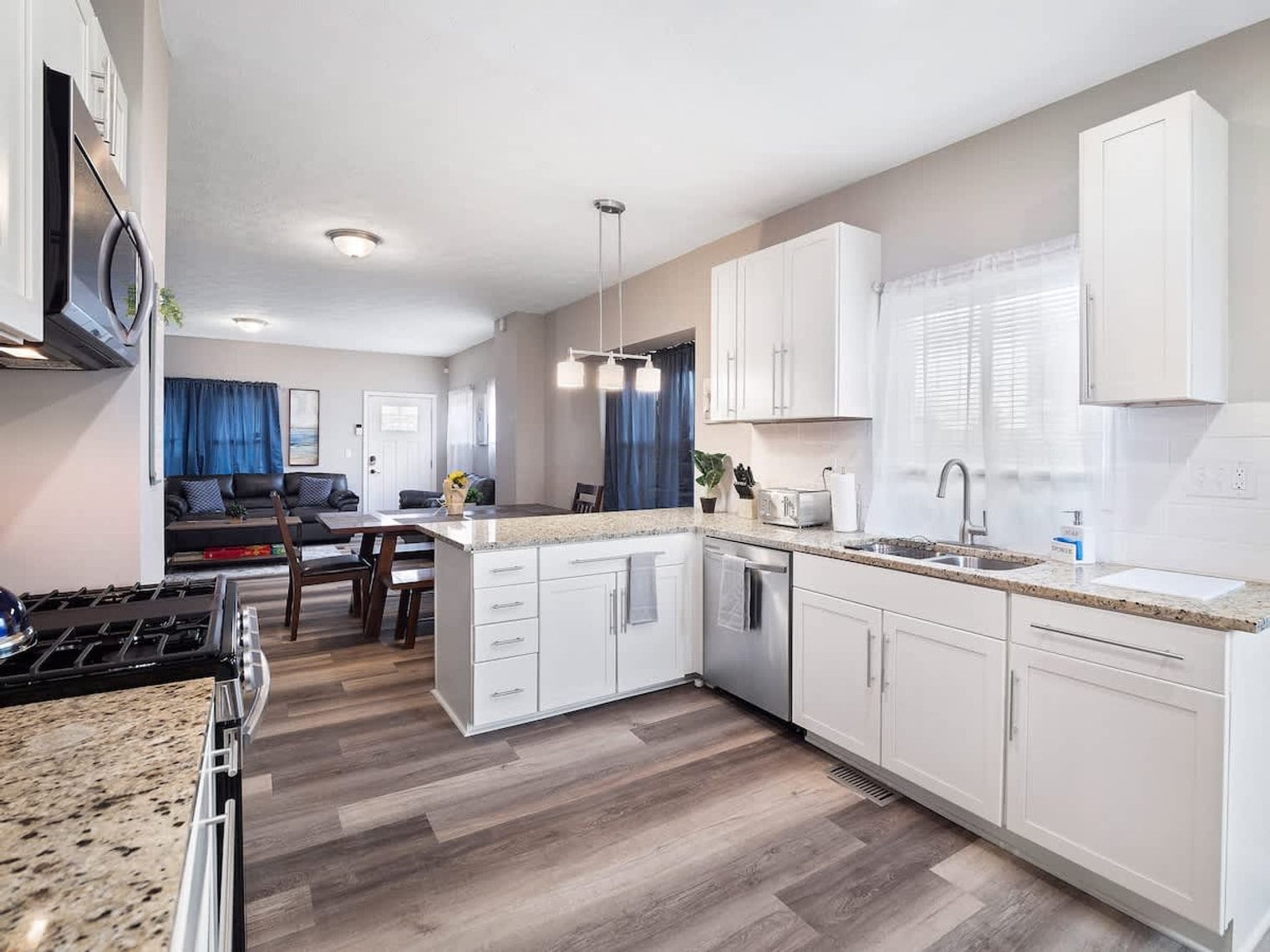 Building Photo - 1415 W 57th St