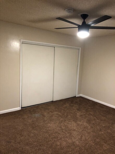 Building Photo - 2107 Earl Ave