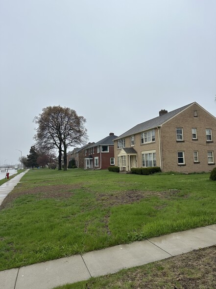Building Photo - 4838 N Port Washington Rd