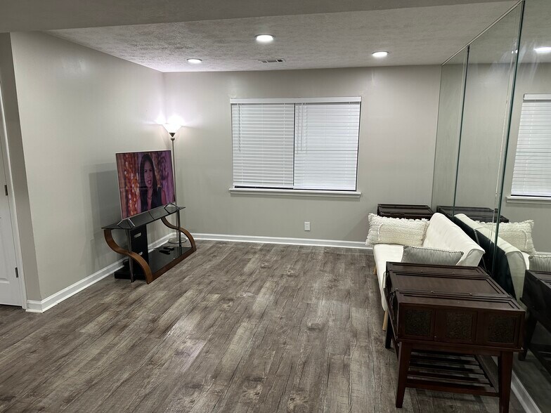 Building Photo - 1234 Decatur