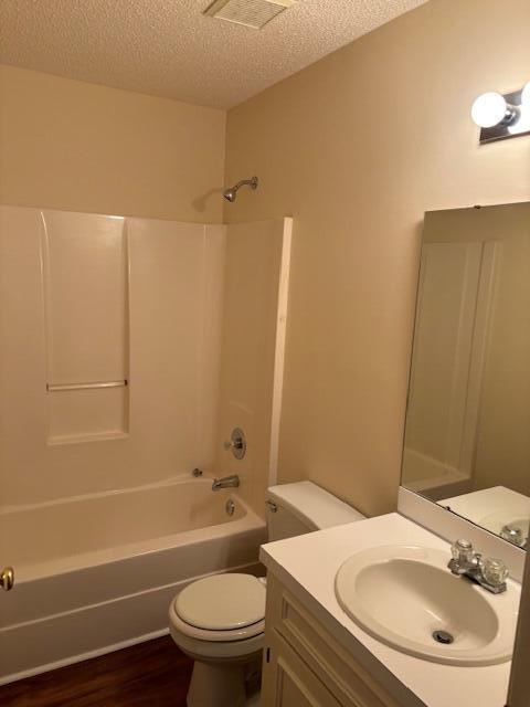 Building Photo - 2054 Essex Dr