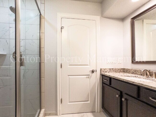 Building Photo - 633 Jenoa Dr