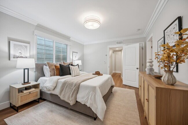 Building Photo - Beautiful 3 Bedroom 2 Bathroom Single Fami...