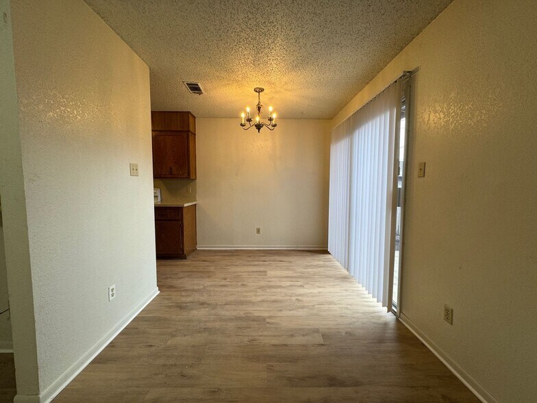 Building Photo - 3001 Lake Rd