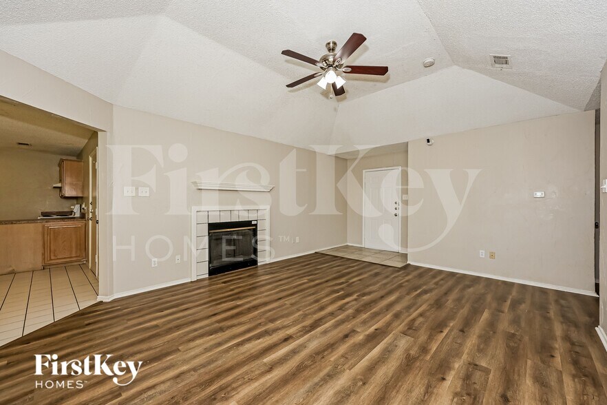 Building Photo - 606 Plainview Dr