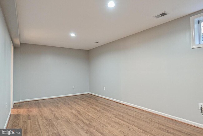 Building Photo - 7046 Leestone St