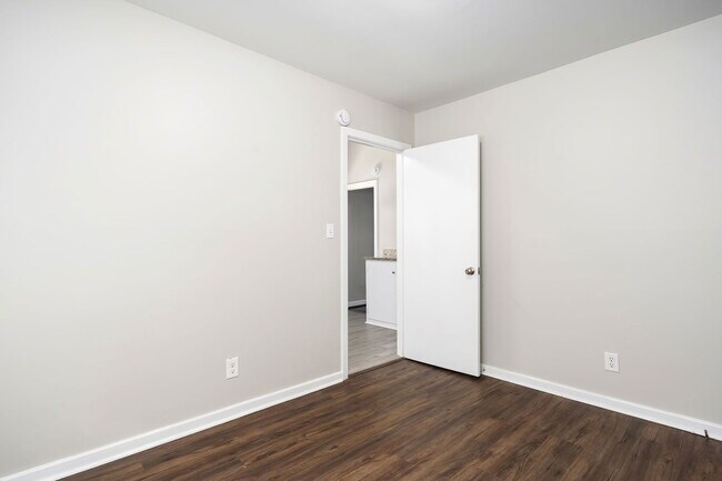 Building Photo - 1236 Oakwood St