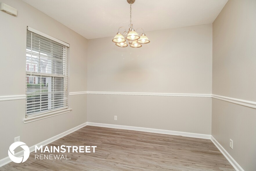 Building Photo - 8008 Logan Dr