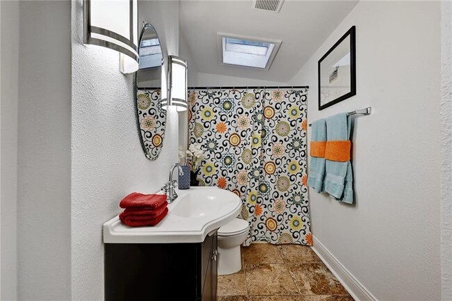 Building Photo - 3207 Breeze Terrace