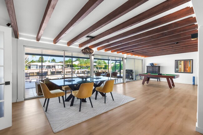 Building Photo - 273 Tropic Dr