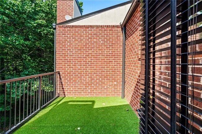 Building Photo - 5512 Glenridge Dr