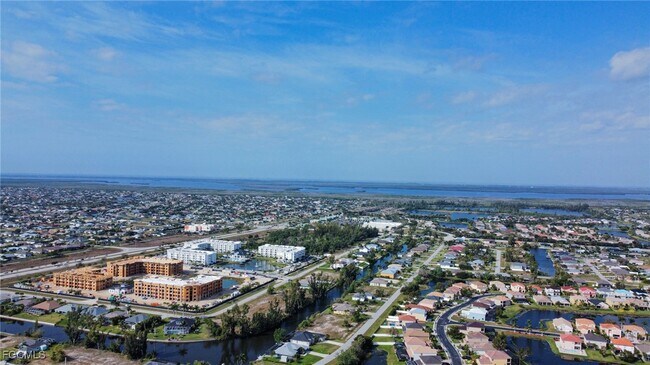 Building Photo - 2144 SW 19th Ave