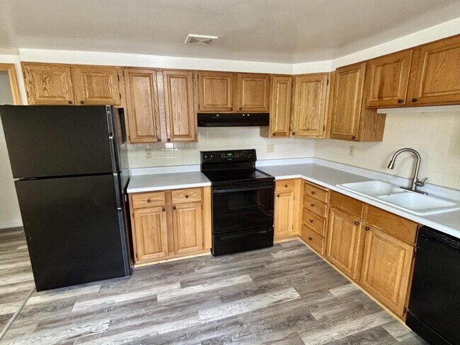 Building Photo - 620 Washakie St